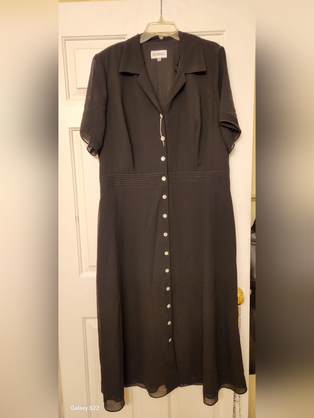 3 WOMEN'S CASUAL DRESSES (SIZE 20W)